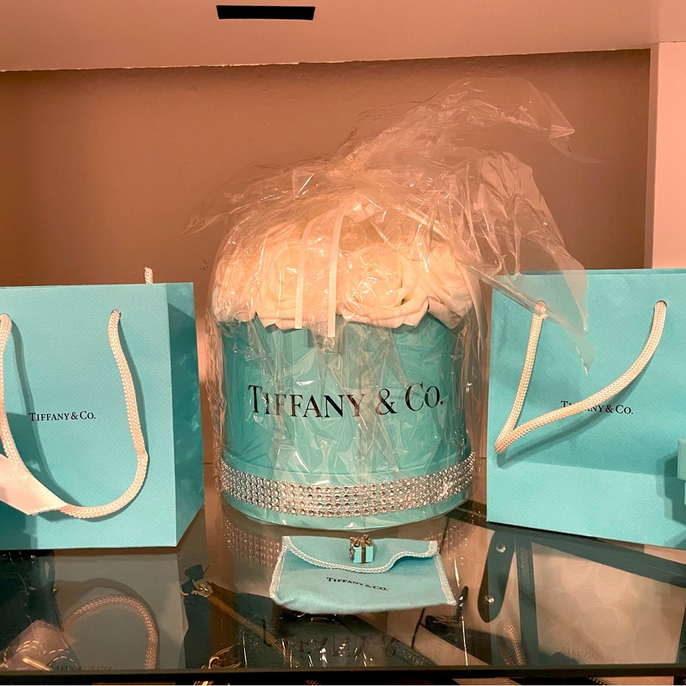 Tiffany & Co box charm